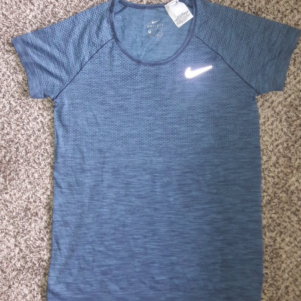 Nike dri-fit T